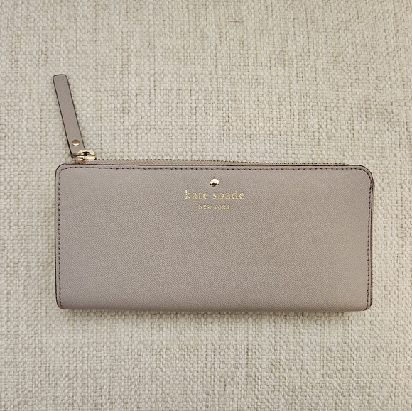 kate spade Handbags - Kate Spade Wallet Chic and Functional